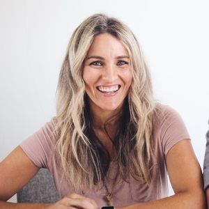 Meet your Posher, Lorisa